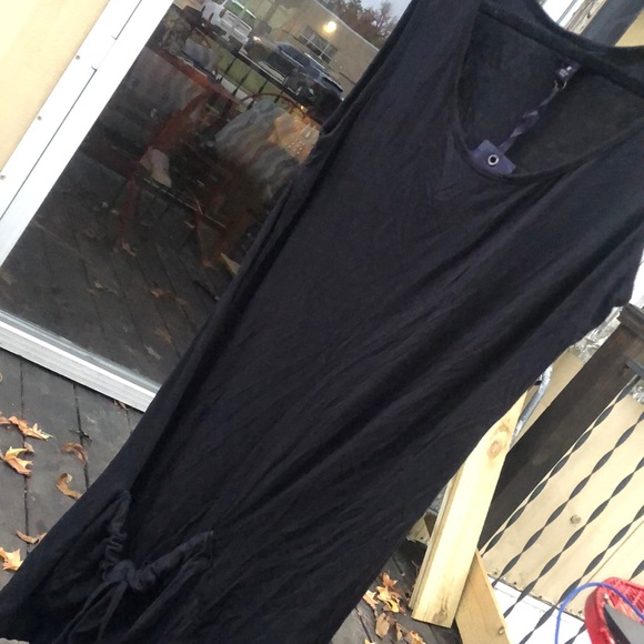 🚨B2G1 New LILY Black Asymmetrical Sleeveless Top - Picture 1 of 5